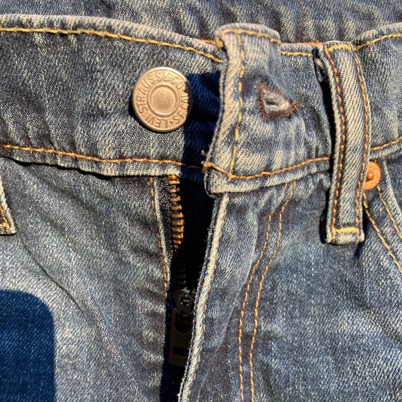 Levi Strauss Straight Legged Jeans - Picture 3 of 5